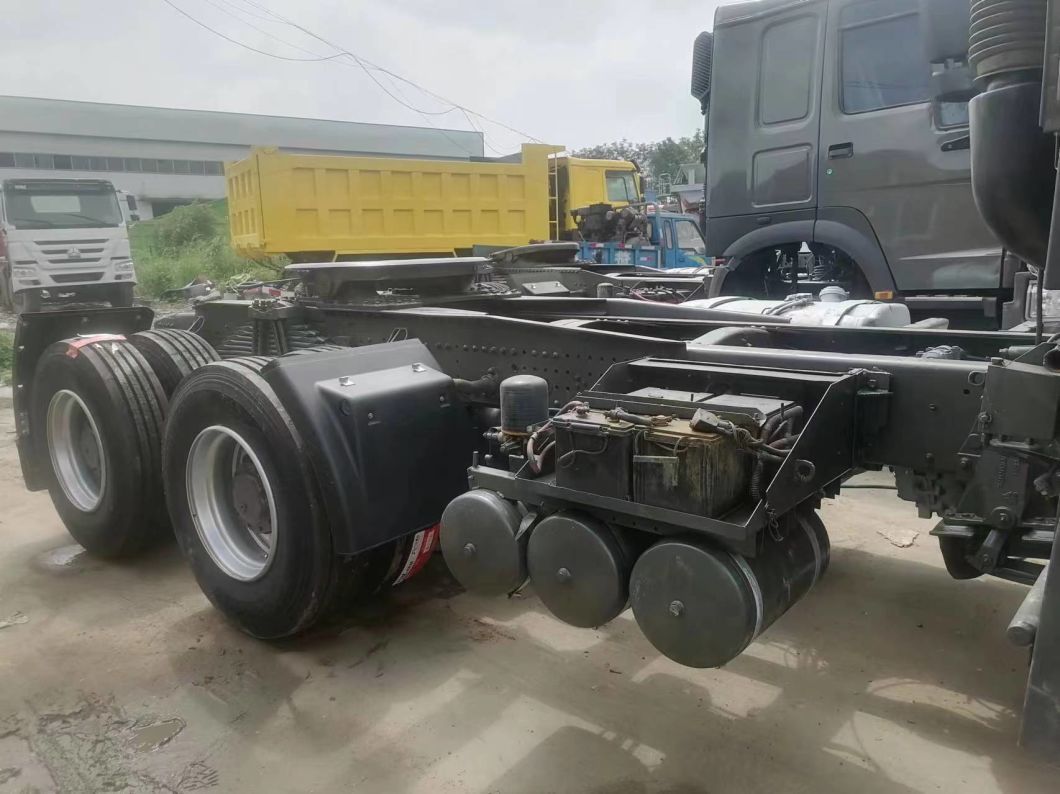 Gray Sinotruk Heavy Truck 6*4 Tractor Truck