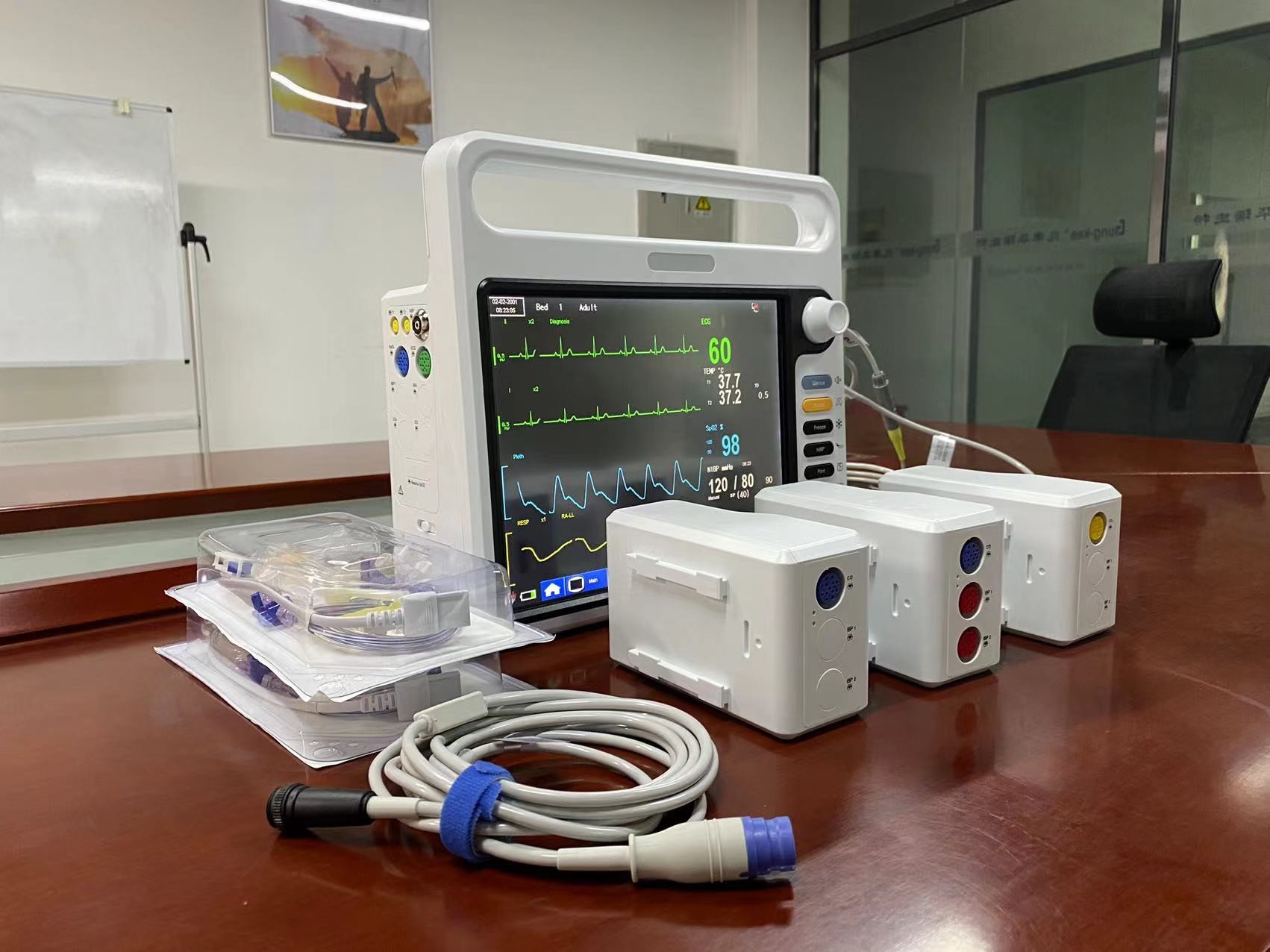 12.1" Electronic Vital Sign Machine , Hospital Health Monitor For Diagnostic OEM ODM