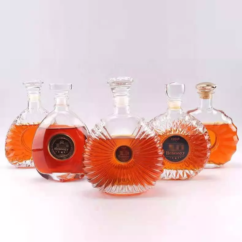 Glass Flat Round Fan Shaped Xo Brandy Bottle Clear White Wave Surface Spirits Liquor Bottle with Cork