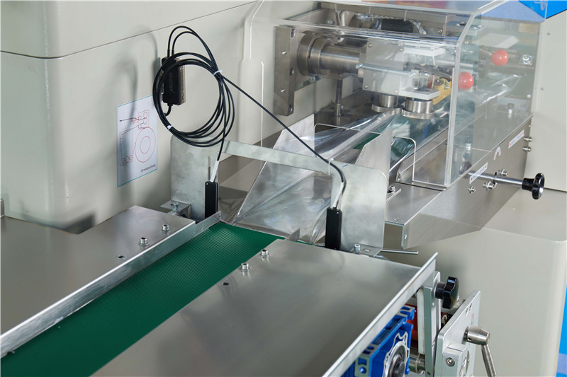 Horizontal Individual Automatic Face Mask Packing Machine
