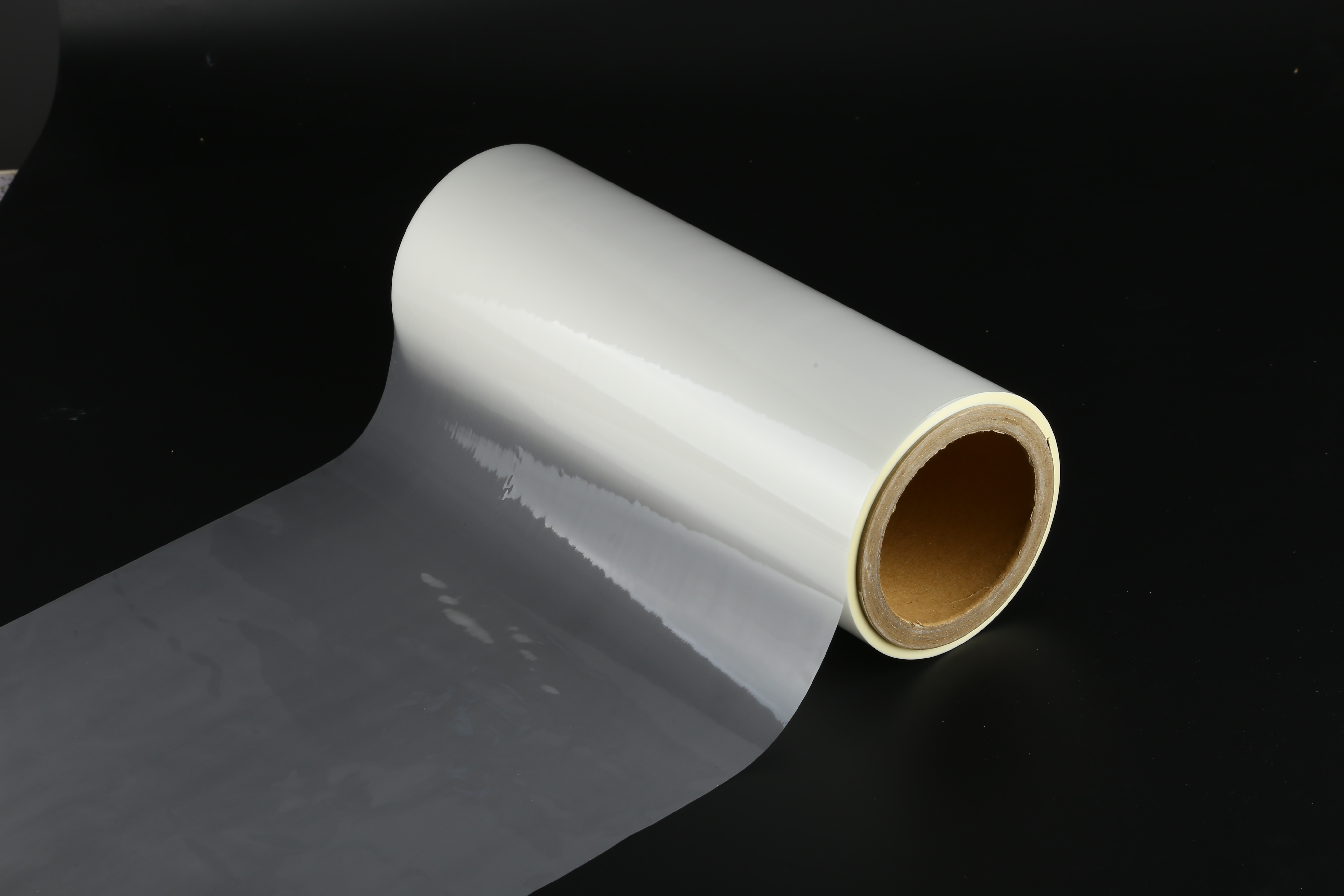Ultra-Wide 1920mm High-Clarity BOPP Thermofusible Coating Film‌ ‌Industrial-Grade Adhesive-Layered Roll Stock for Premium Packaging Applications