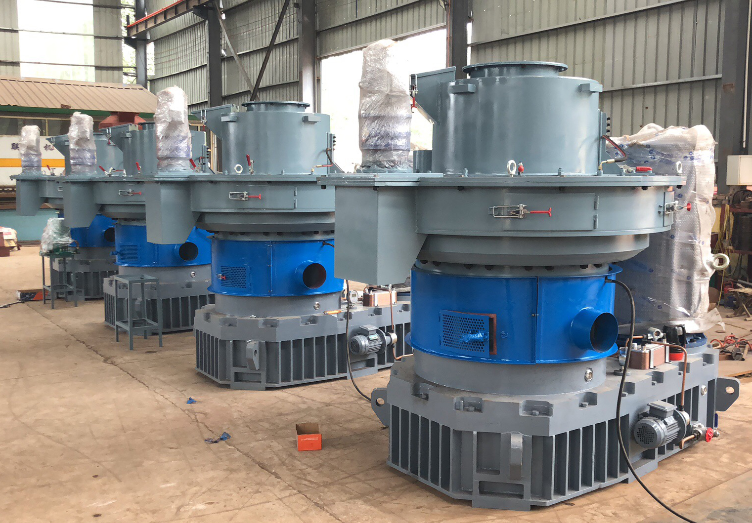 2Ton /h  132kw vertical ring die biomass energy hard wood pellet making machine