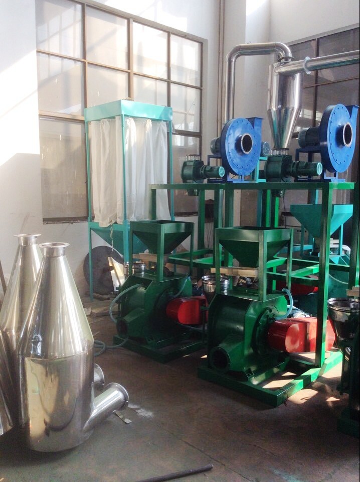 PE Guardrail Net Plastic Pulverizer Machine 45kw 320kg / H High Speed