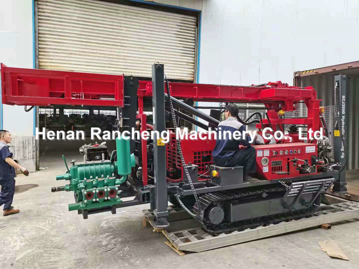 65KW Water Well Drilling Machine 75mm - 350mm Diameter Hydraulic Well Drilling Rig
