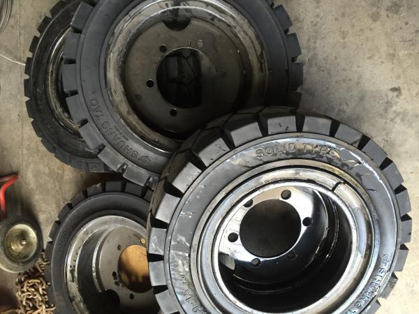 Factory Price 3.5t forklift truck tire 7.00-15, solid tire Steel ring China High