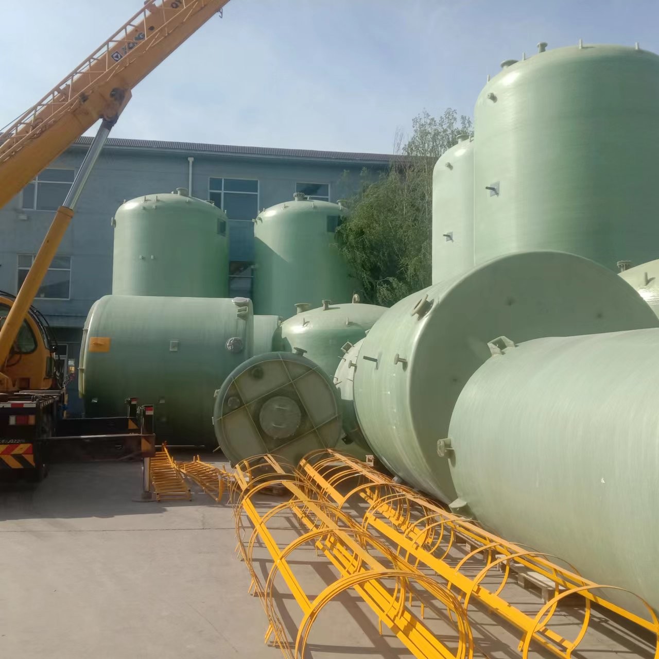 Sewage Treatment Waste Disposal Tank Vertical FRP 16000 Gallon Customzied Color