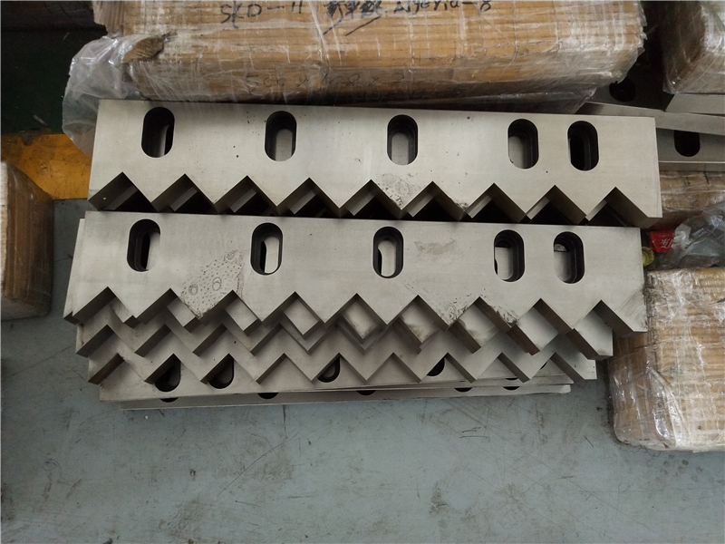 300-2000kg/H Plastic Shredder Machine For Recycling Single Shaft Industrial