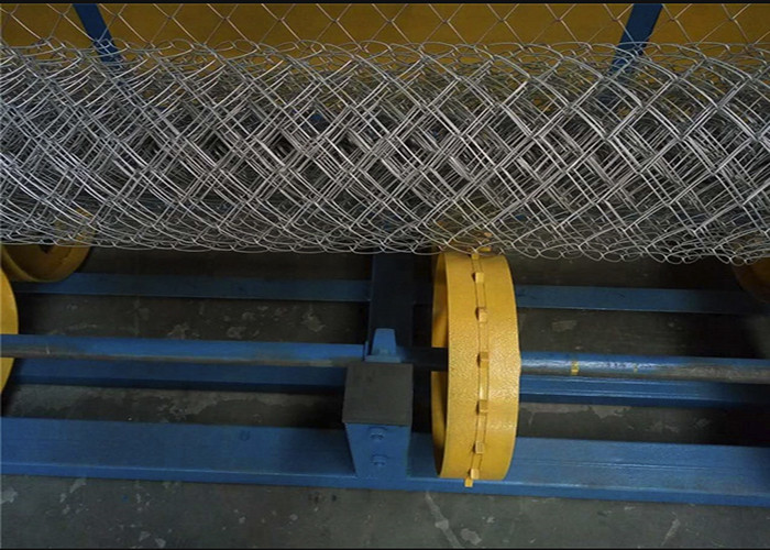 High Production Efficiency Chain Link Fence Machine With Burr In Edge