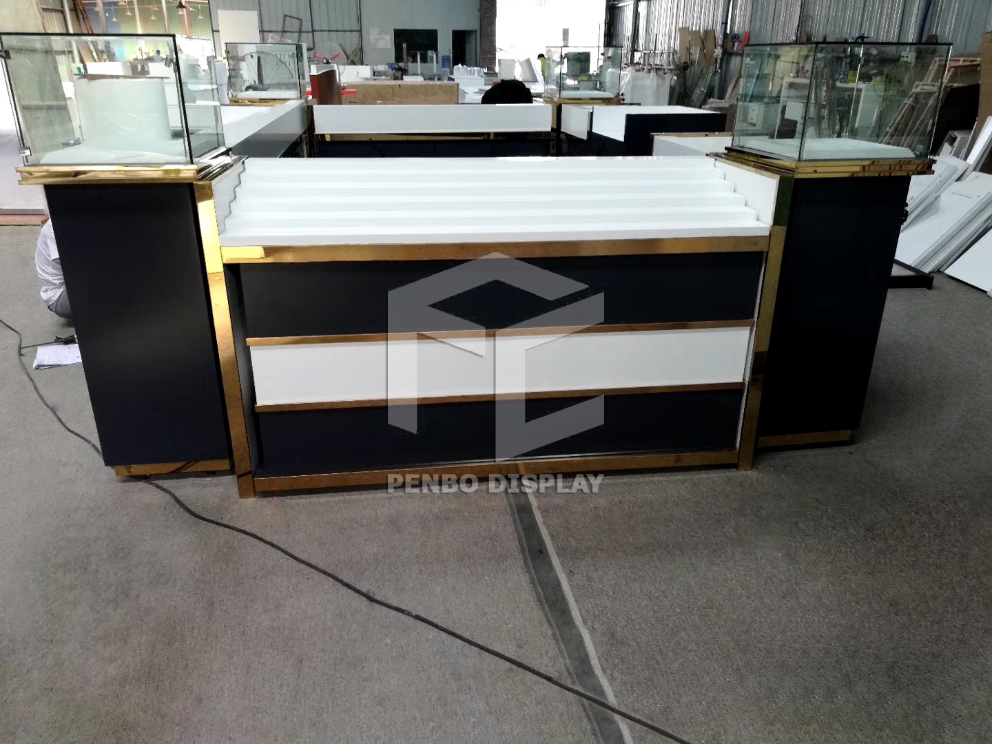 Monomer Design Glass Watch Cabinet Display For Stores EPE Cotton Packaging