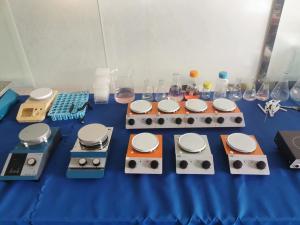 China 120mm Ceramic Panels Magnetic Stirrer Knob Type 2L 1500rpm wholesale