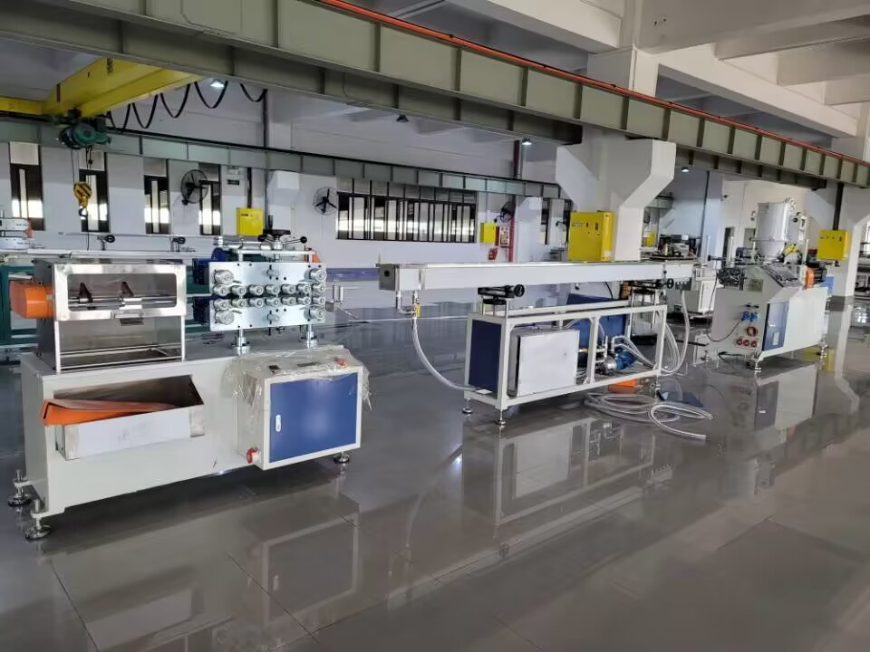 FEP PFA Tube Extrusion Machine Fluoroplastic FEP PTFE PFA PVDF Pipe Durable
