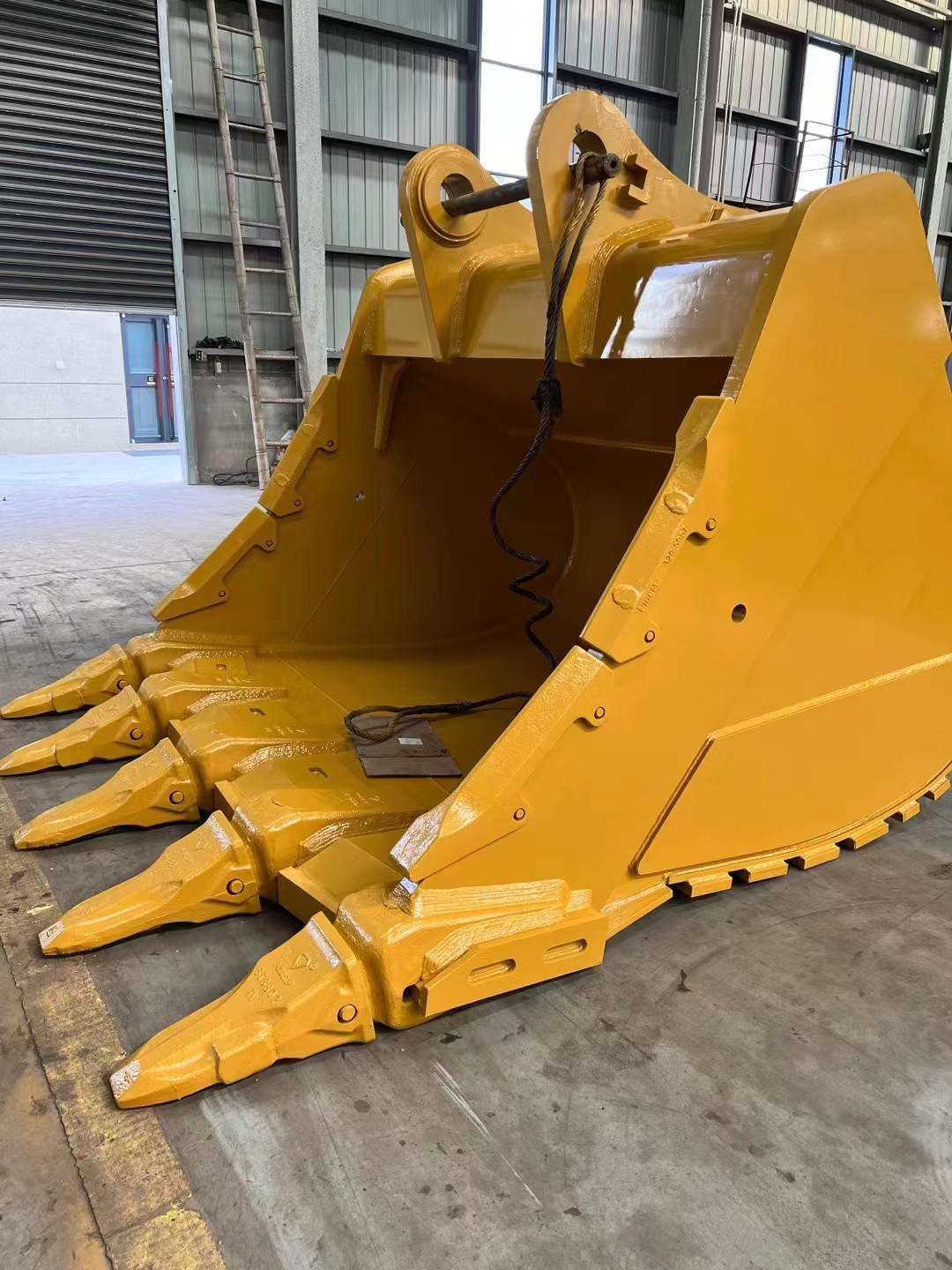 Q355B And Q420 Excavator Rock Bucket 30 - 45ton 1.4-2.5 Cbm