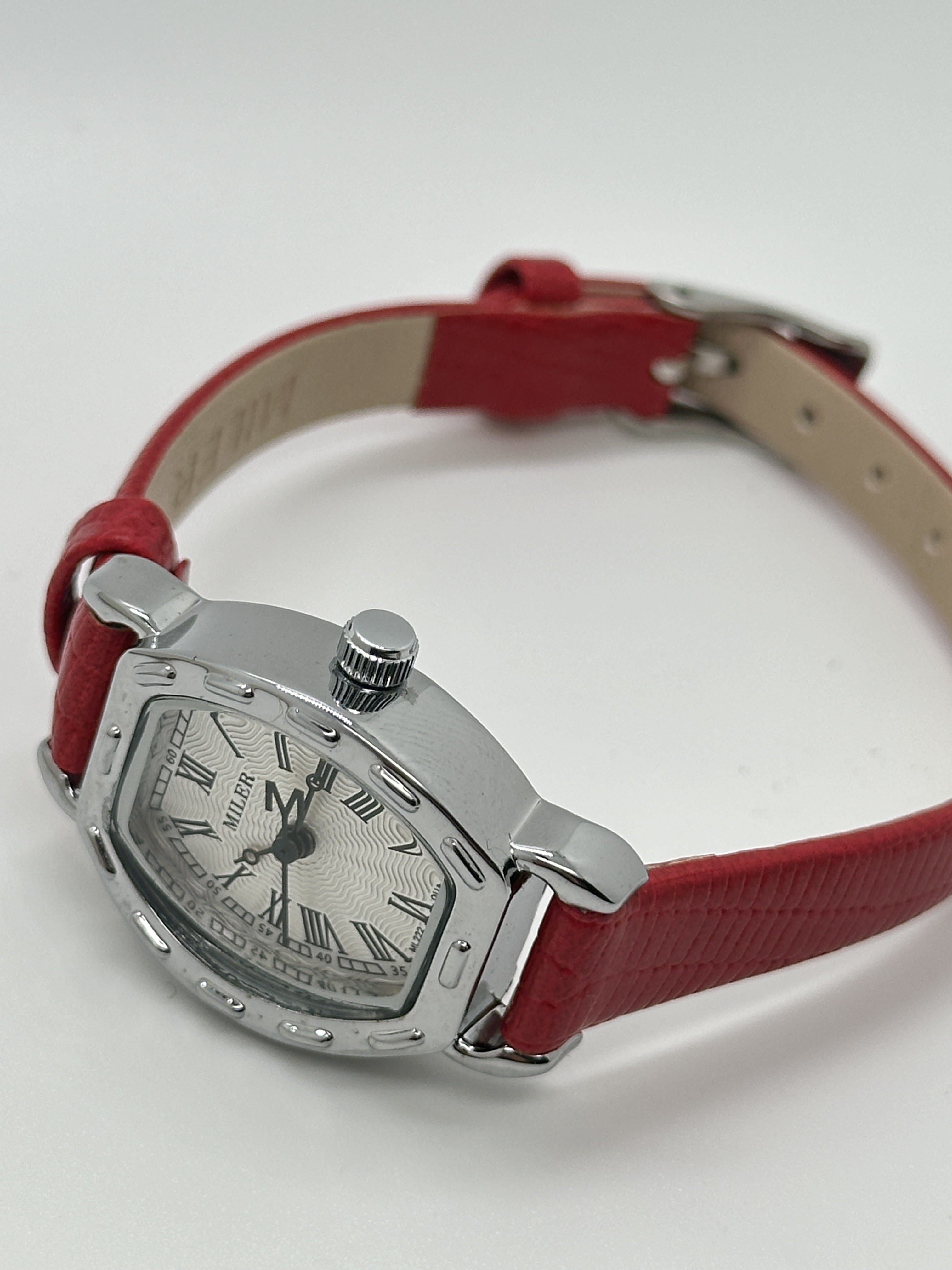Modern Leather Strap Watches Laser Engraved Logo 30 Meters Water Resistant