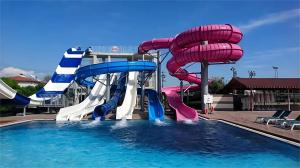 China OEM Customized Aqua Water Park Private Pool Tube Fiberglass Slides wholesale