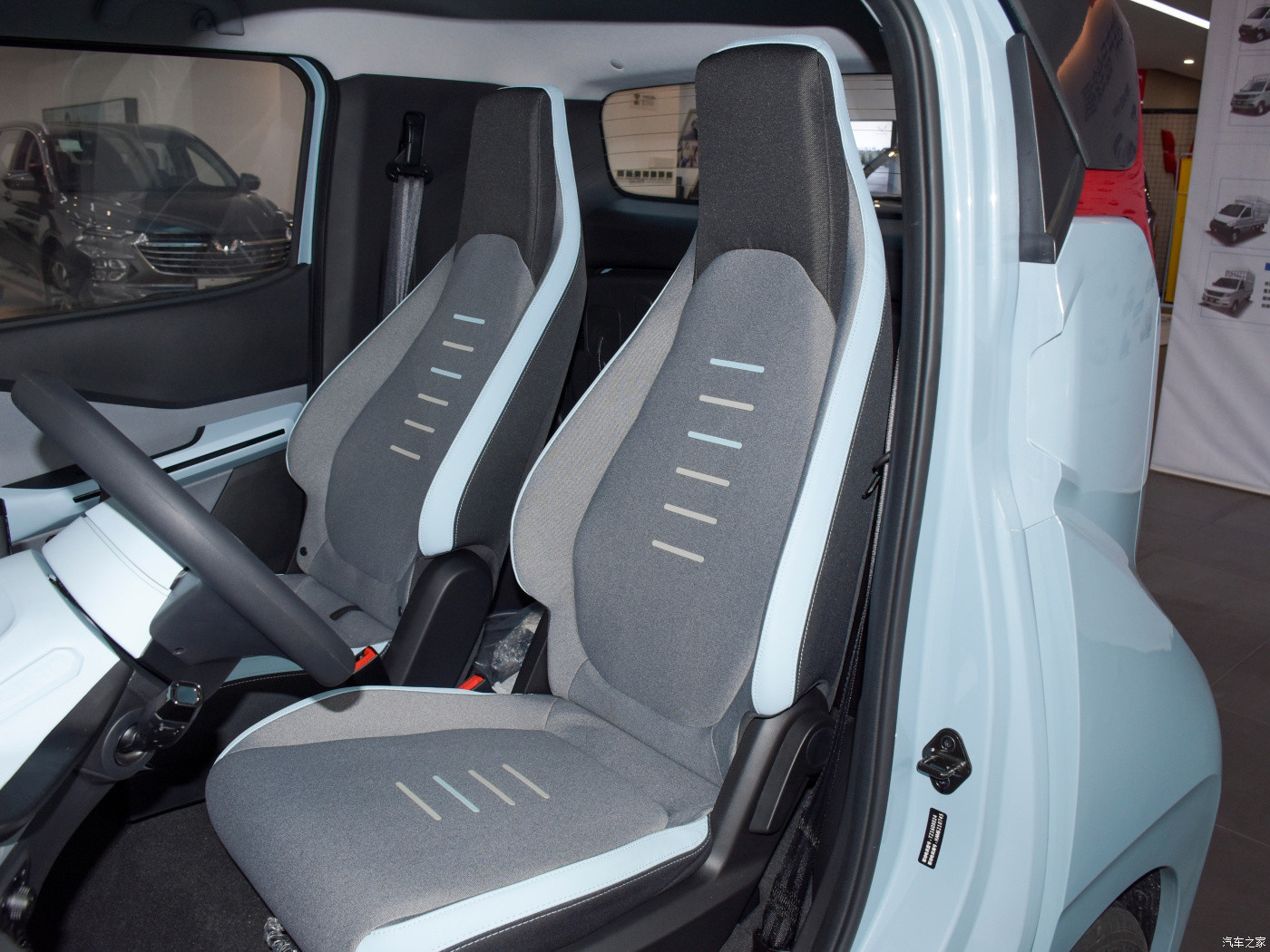 HongGuang Nano Wuling City Car Mini 3 Door 2 Seater Hatchback 100km/h