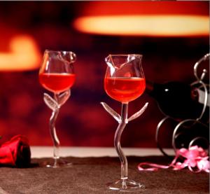 China Special Rose Shape Juice Beverage Cocktail Glass Bottle Transparent 180ml For Bar wholesale