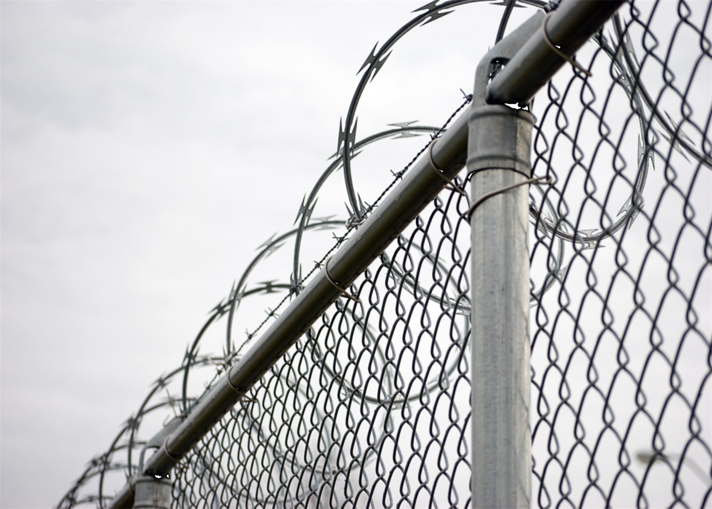 3/8"X3/8" high security 11GA/2.95mm diameter chain link mesh fabric hot dipped galvanized 366gram/sqm 8ft x 50ft
