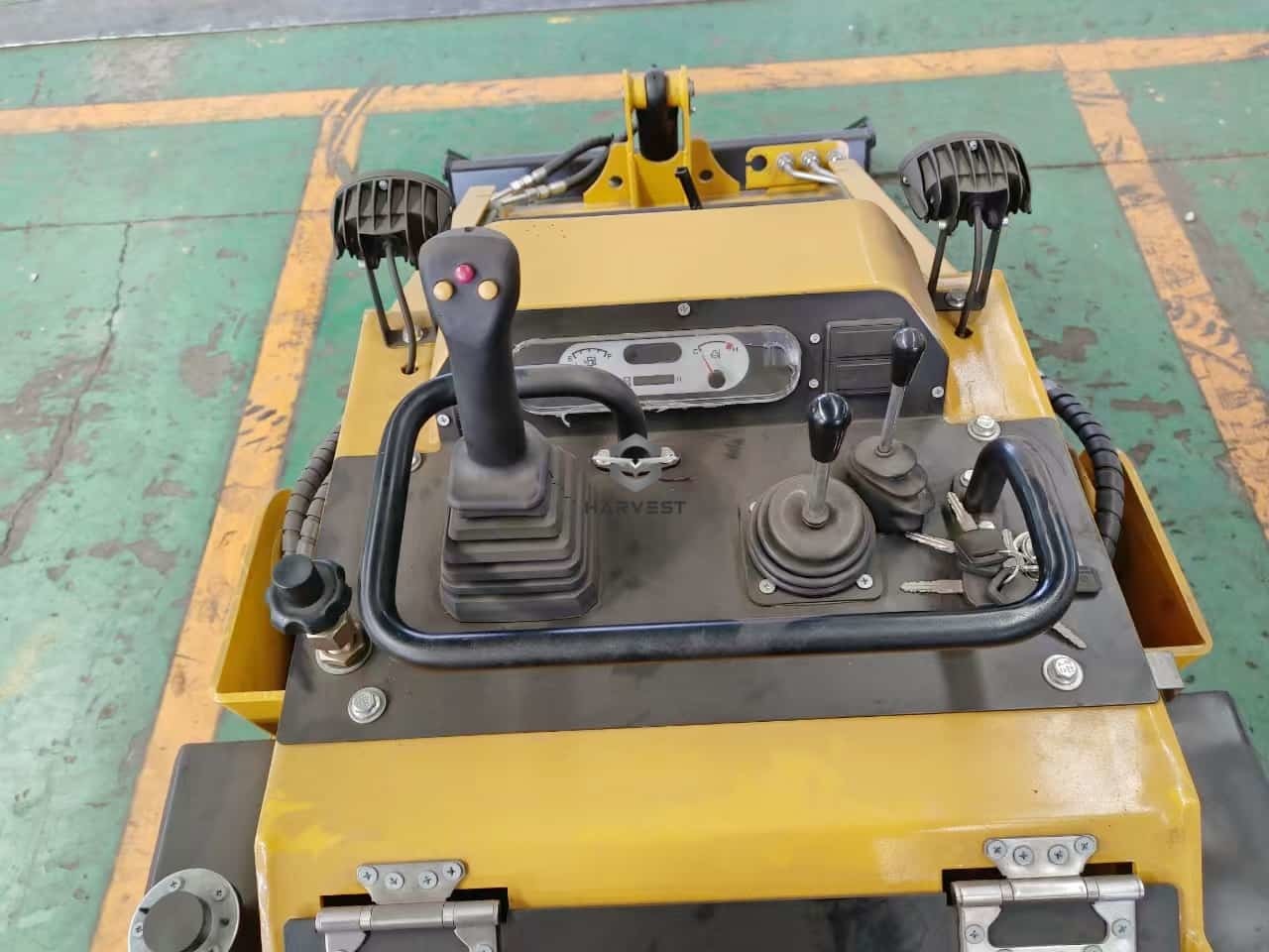 Stand-on Skid Steer Loader LY850 with 0.2m3 bucket & Kubota engine Hot Sale