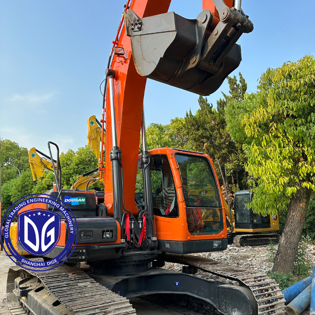 Used Doosan DX225 22.5Ton Crawler Excavator Almost New With High Reliability