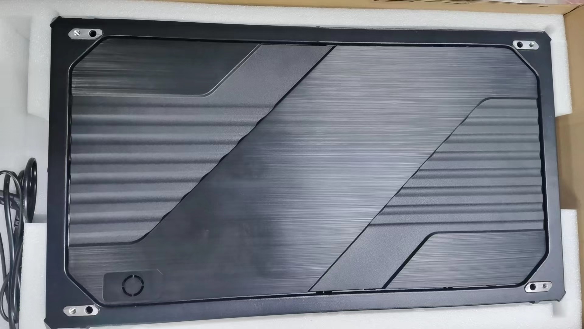 P1.25mm COB Indoor LED Video Wall for Micron-Level Distance Between LED Beads with COB Small-Pitch LED and Advanced Control Technology