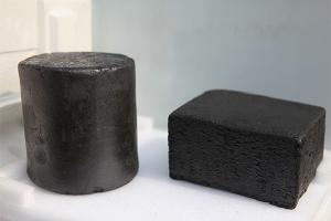 China Industrial Plastic Refractory Materials Black Mud Strong Adhesion For Ladle Lining Repair wholesale