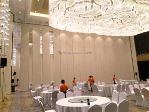 China Modern Aluminum Alloy Movable Fabric Dividers for Space Planning wholesale