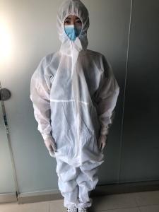 China Personal Care Hospital Isolation Gowns Anti - Static Waterproof wholesale