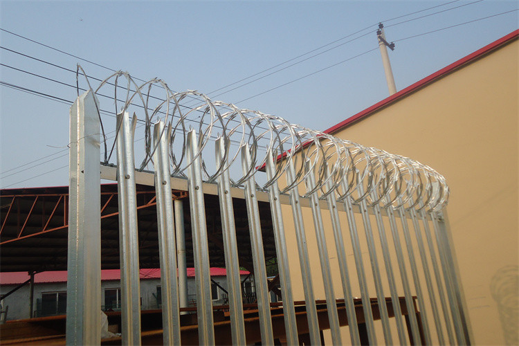 Heavy Duty UK Market W Pale Galvanized Coated Black Steel Palisade Fencing Round Shape
