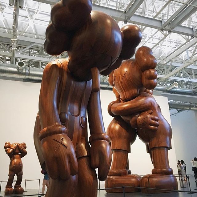 Non Toxic Hand Carved Wood Sculptures , Large Wood Carved Bears