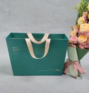 China Custom Luxury Gift Garment Paper retail shopping bags wholesale