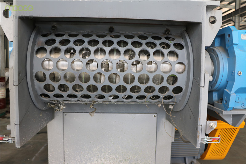 Flake Plastic Waste Shredder Machine Carton Paper 2000kg/H Water Bottle