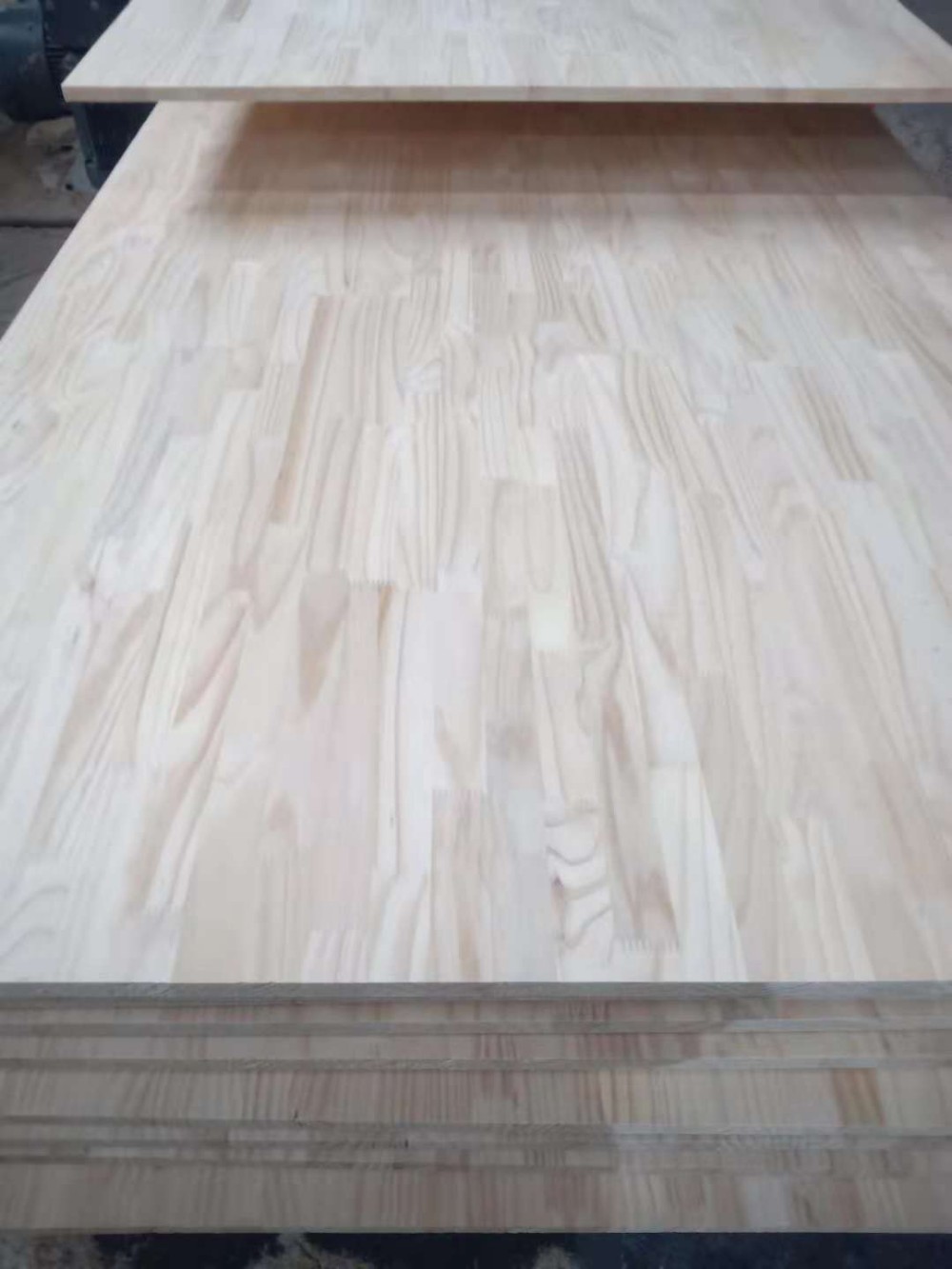 Finger Joint Board Pine Wood With Natural Color 300-2500m Length