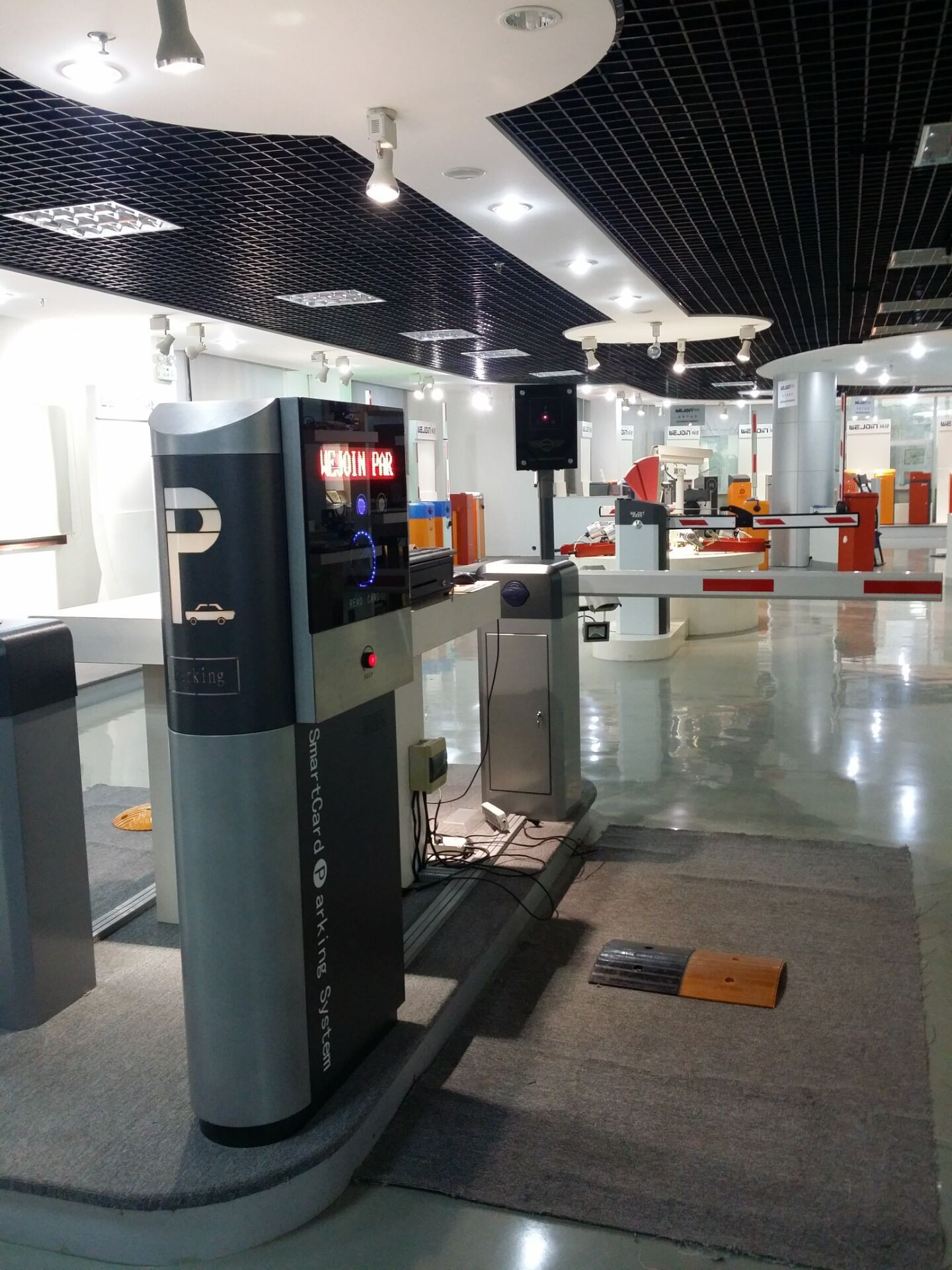 Intelligent Automatic Car Parking Lot Barriers , Barrier Gate System Reversing On Obstacle
