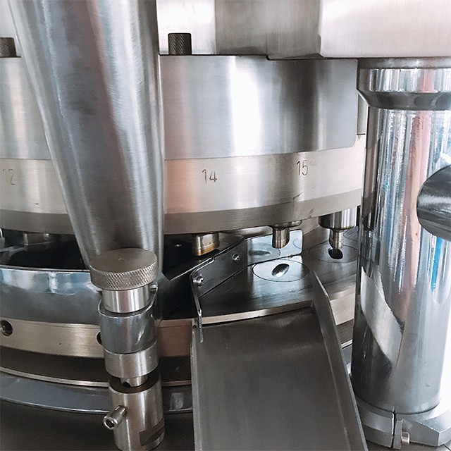 Pharmaceutical Equipment Rotary Tablet Press Machine For Dishwsher Salt Tablets