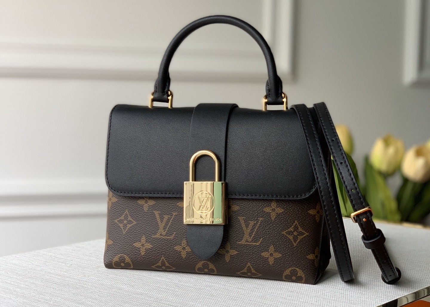 Women'S Black Handhold Luxury Bucket Bag With Lock Catch