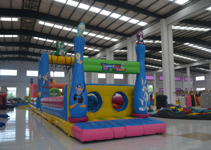 Giant 4 In 1 Bugs Bunny Moonwalk Obstacle Course , Customized Inflatable Water Obstacle Course
