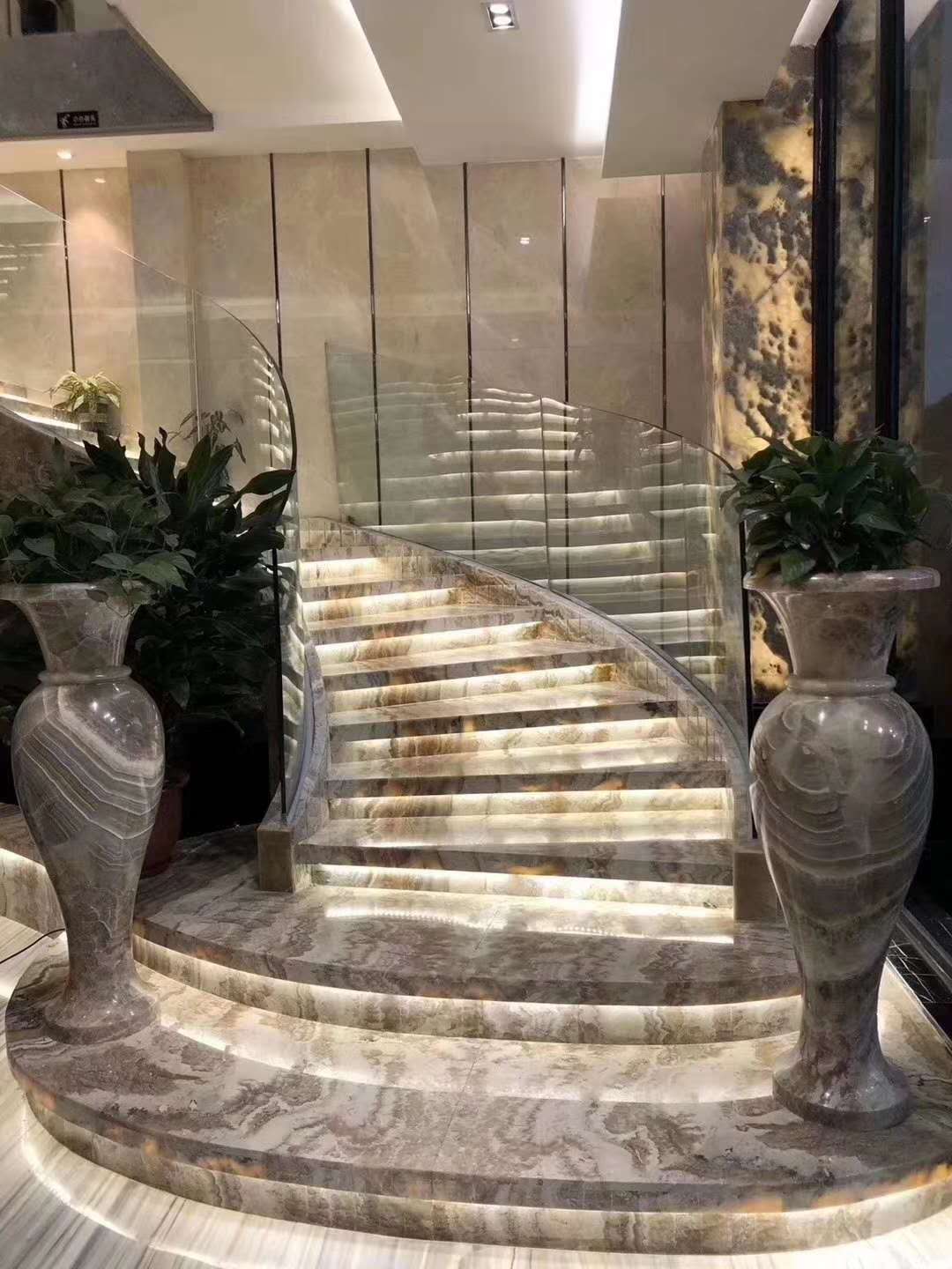 High Polished Modern Design Calacatta White Marble Stairs and Steps for Indoor Villa