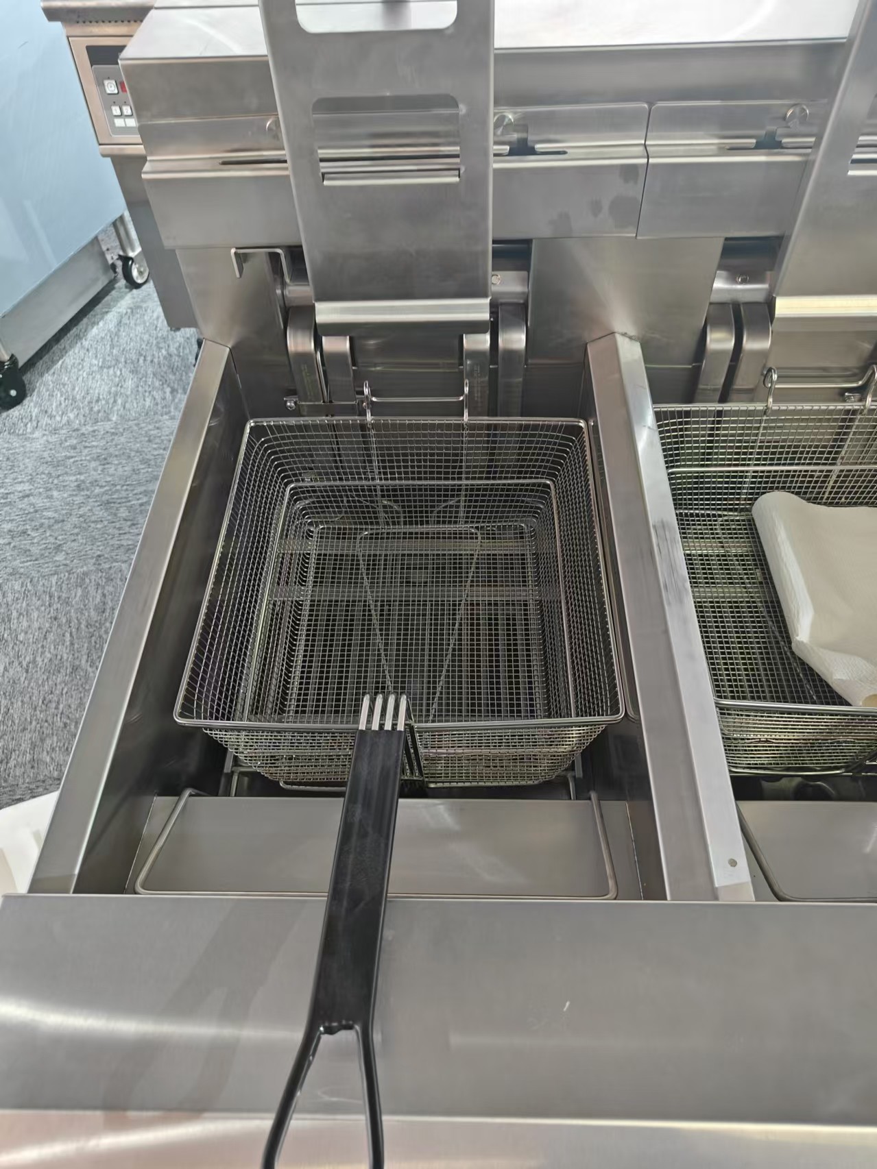 Digital Computer Panel Auto Lift Two Pots Four Baskets Electric Open Chips Fryer