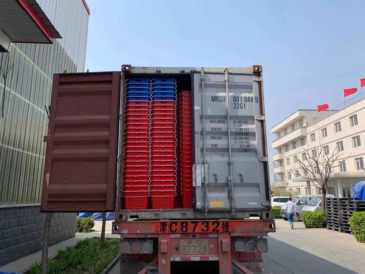 Storage and Shipping Stackable Container Moving Turnover Plastic Crate with Lid