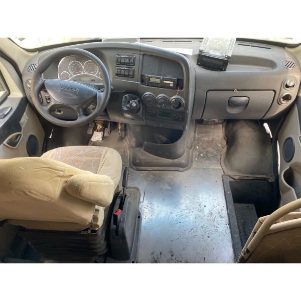 Second Hand Mini Van Front Engine 11 Seats Rear Doors A/C High Roof 140hp Used IVECO Minibus NJ6604