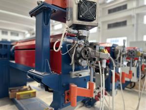 China High Speed PVC Plastic Wire Extruder 140kg/H Cable Manufacturing Machine wholesale