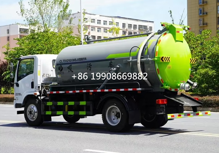 Dongfeng 4x2 Driver 8000L Sewage Suction Truck with Vacuum Pump for Sucking Waste Water Vacuum Sewer Tanker Suction Truck