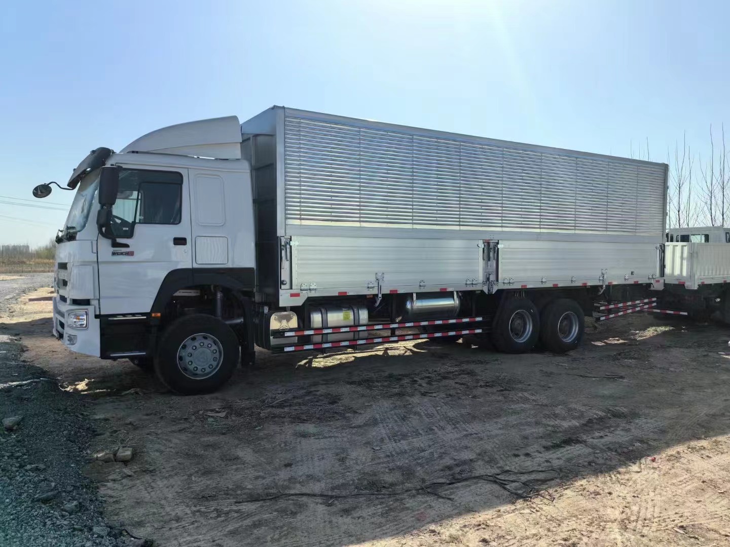 1500Nm - 2000Nm Sinotruck Howo 6x4 375hp Used Tipper Truck Automatic