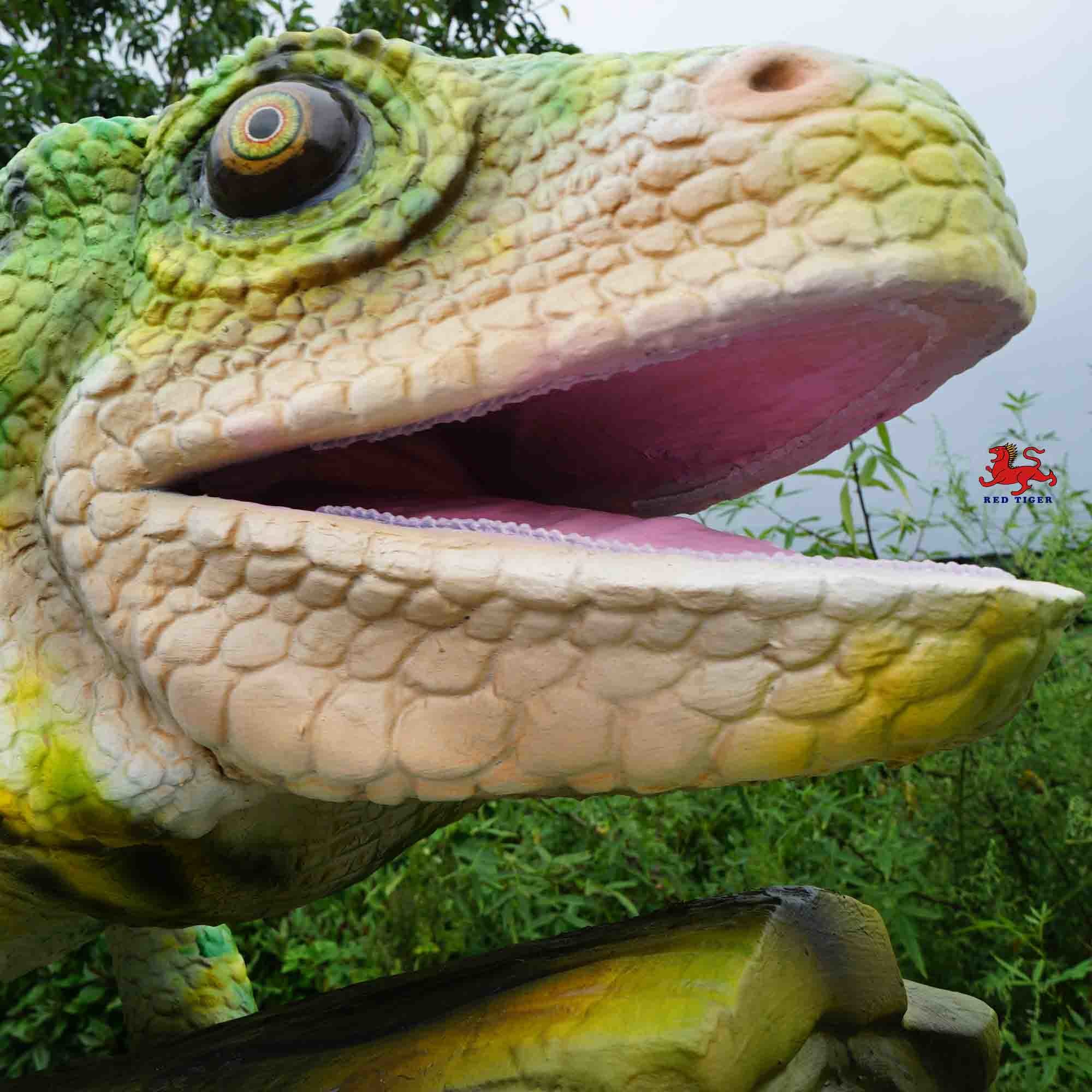 Outdoor Realistic Chameleon Model 2m Waterproof Sound Customized