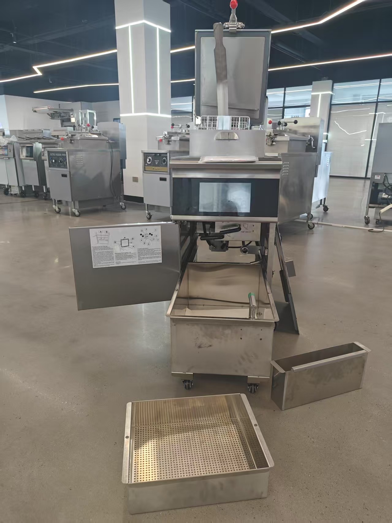 Smart Touch Panel Electric Vertical Chicken Broaster Pressure Fryer With Filtration