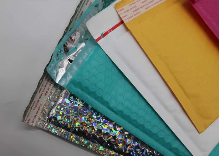 A4 Size Shipping Bubble Mailers , Metallic Bubble Mailer Packing Envelopes For Clothing