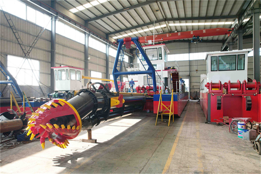 20inch Discharge Diameter Cutter Suction Dredger with Max 14m Dredging Depth