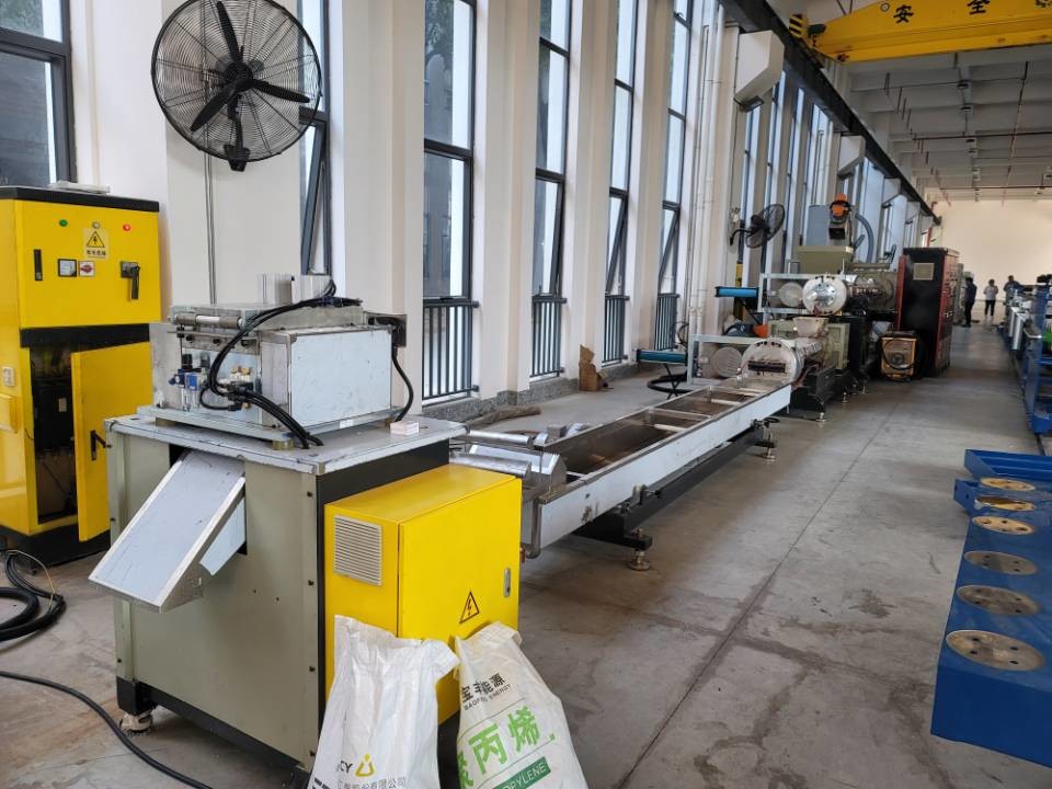 Two Stages PE / PP / HDPE / LDPE Film / Bag / Woven Bag / Non Woven / Fiber Granulating Line