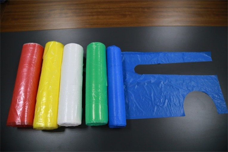 Protective Disposable Medical Aprons Fluid Resistant Hanging Block Style