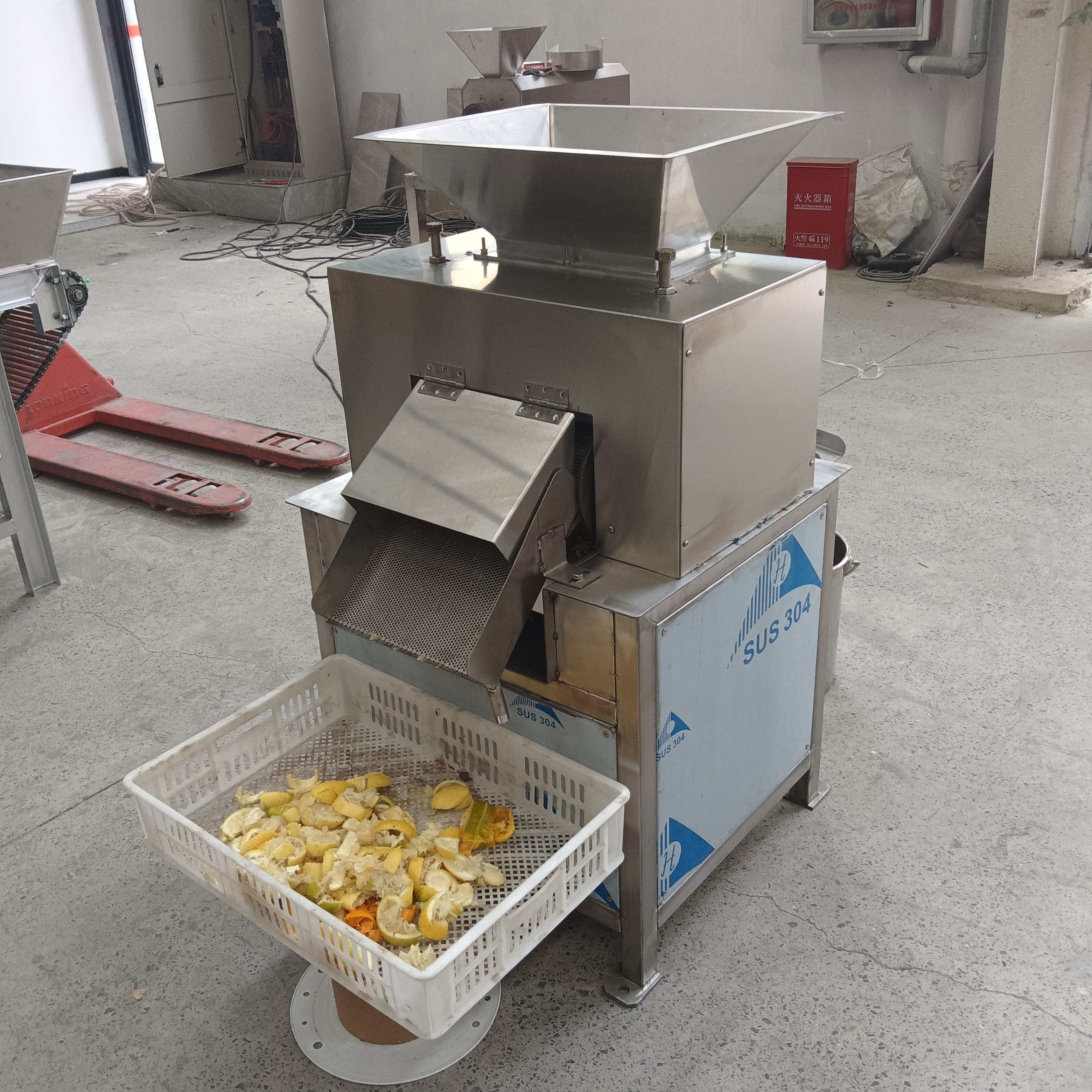 Industrial Stainless Steel Lemon Exhibition Occasion Orange Fruit Peeling Press